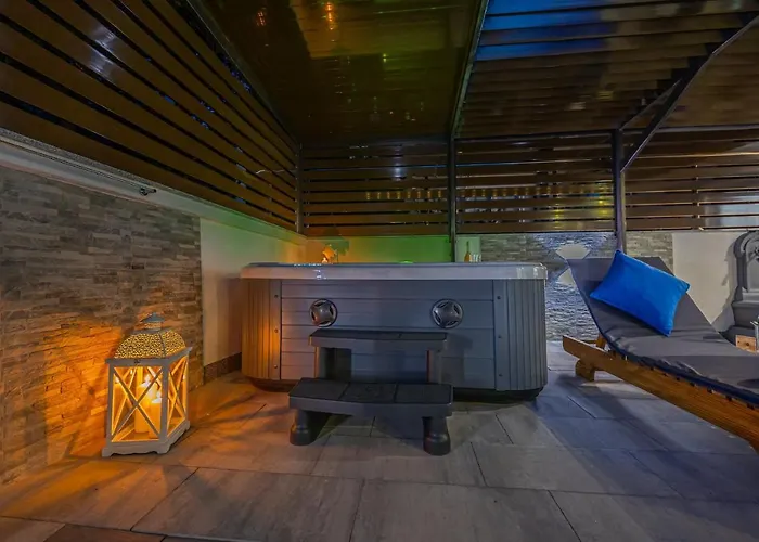 Holiday Home Dusak With Swimming Pool And Jacuzzi