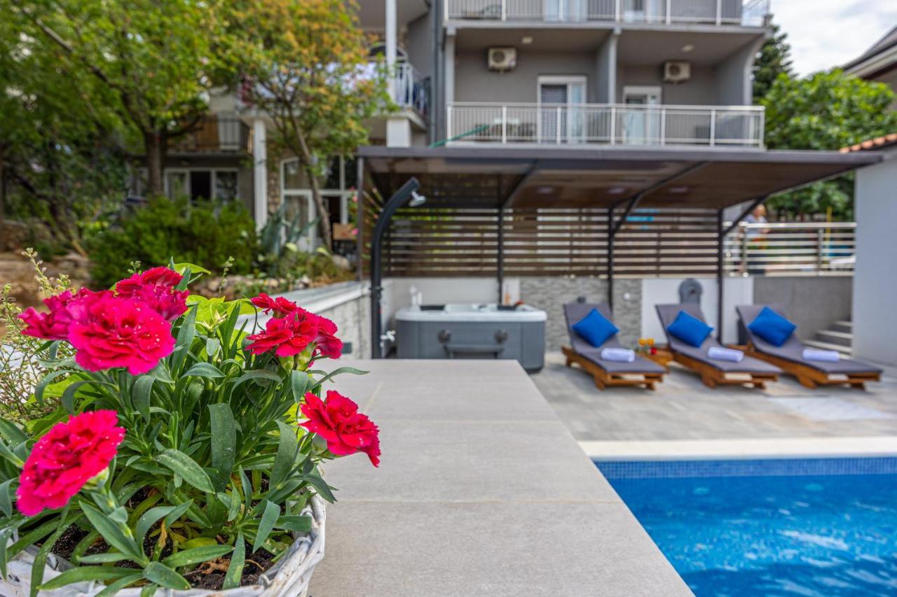 Dusak With Swimming Pool And Jacuzzi *