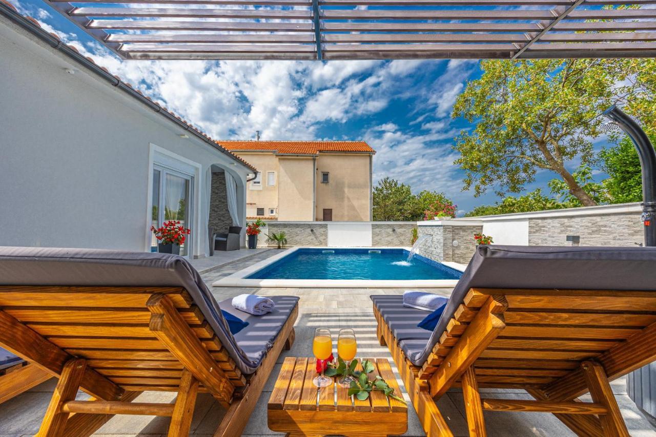 Apartament Dusak With Swimming Pool And Jacuzzi *