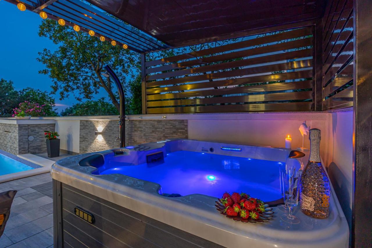 Apartament Dusak With Swimming Pool And Jacuzzi *